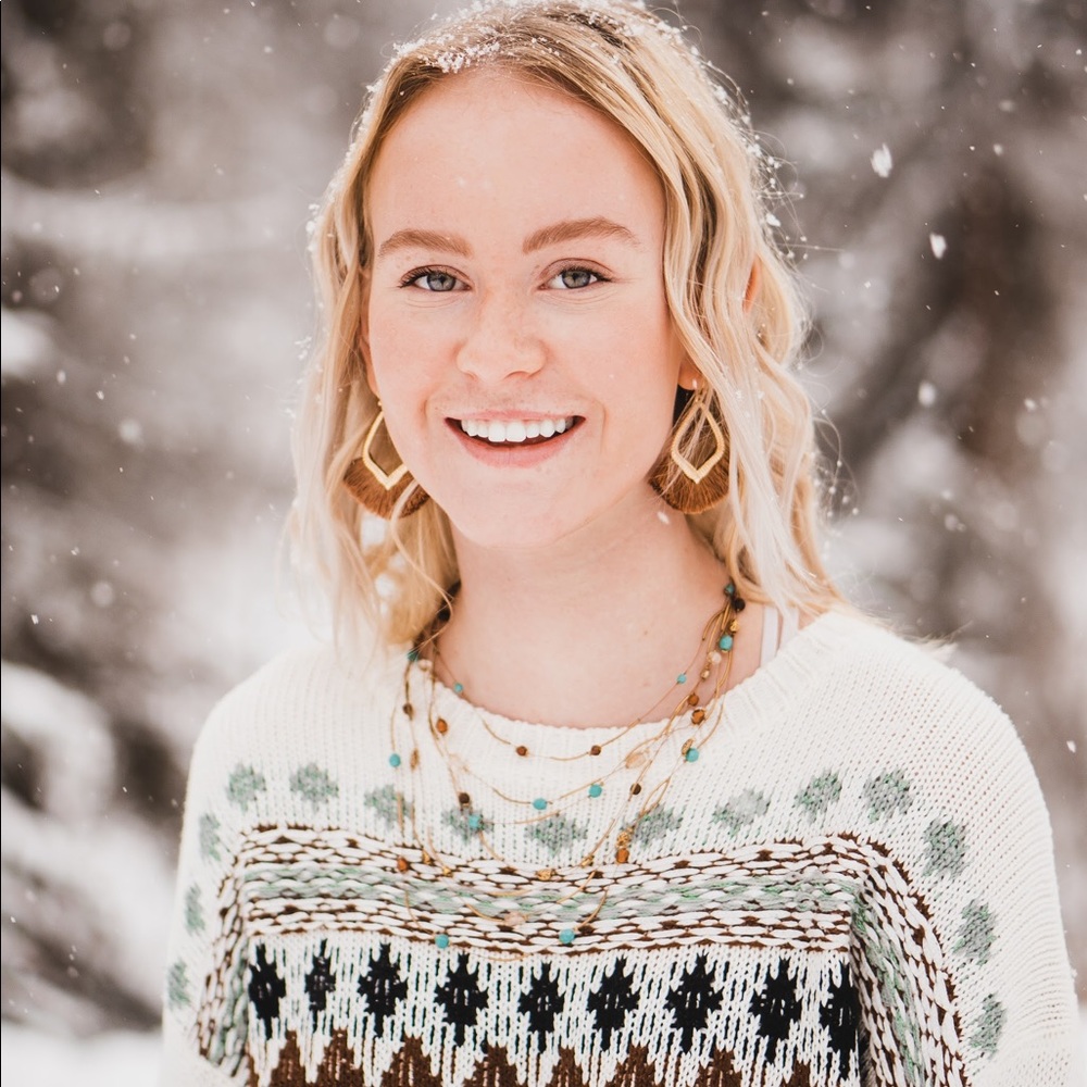 Meet your Posher, Aila